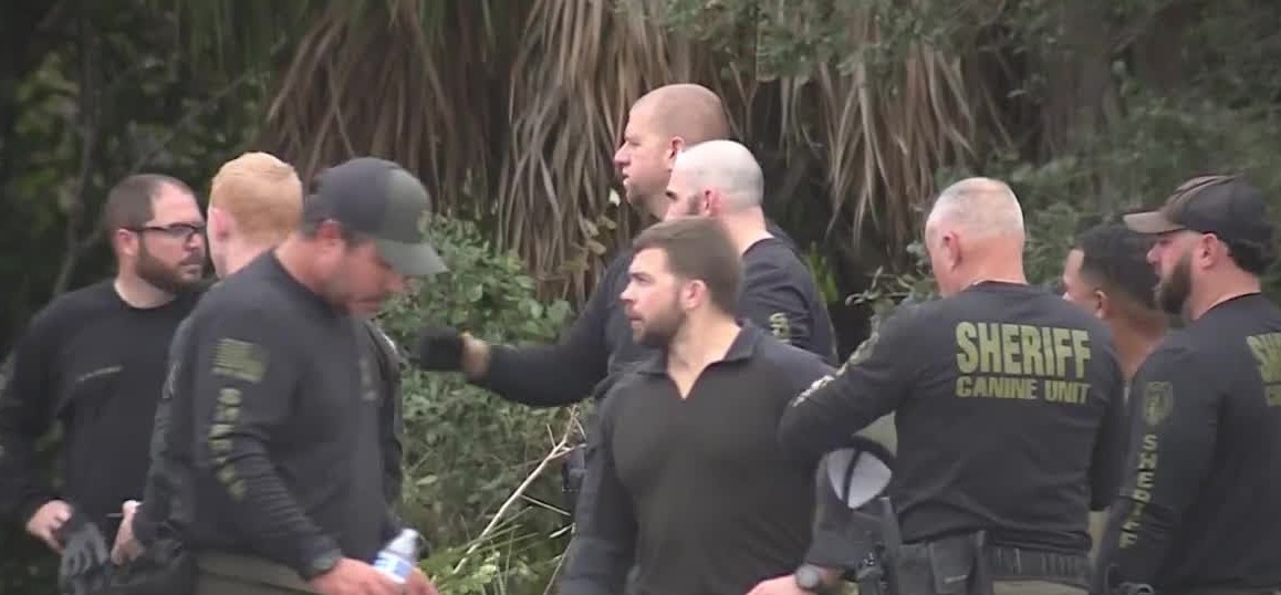 Un objet suspect a été trouvé avant le départ de Trump avec le Air Force One à Palm Beach. le FBI mène une enquête Un objet suspect a été trouvé avant le départ de Trump avec le Air Force One à Palm Beach. le FBI mène une enquête