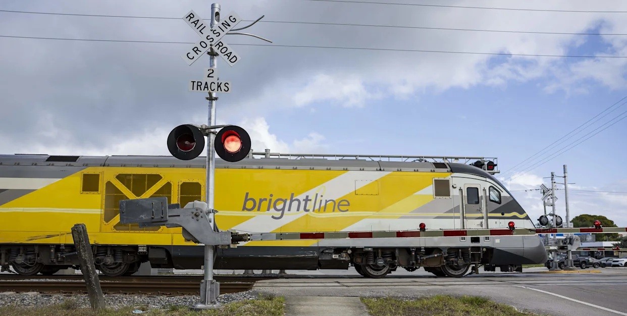 Suicide ou accident ? Le train Brightline tue chaque année autour de 900 piétons de West Palm à Miami. Suicide ou accident ? Le train Brightline tue chaque année autour de 900 piétons de West Palm à Miami.