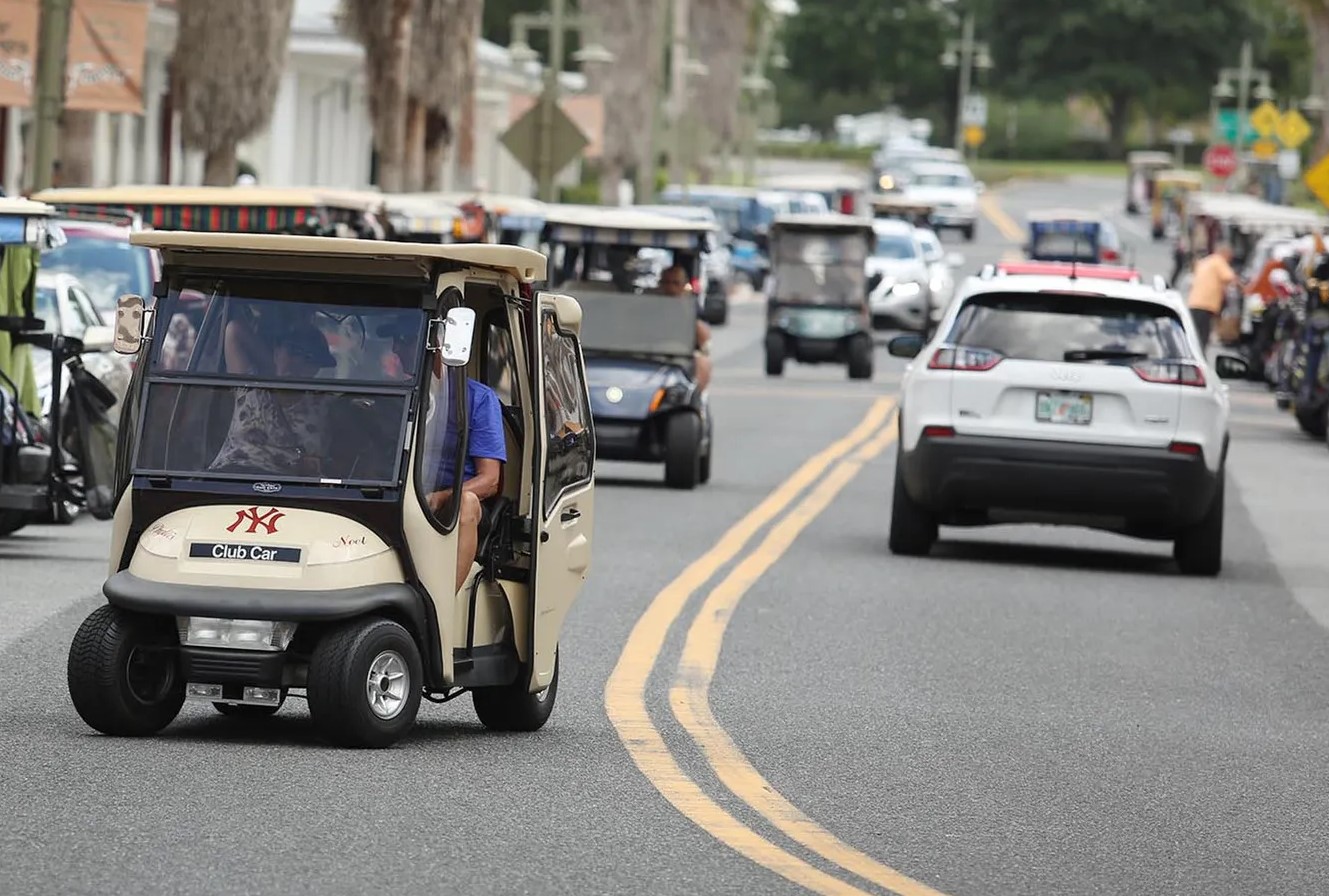 Peut-on conduire une voiturette de golf sur les routes de Floride ? Voici ce que dit la loi. Peut-on conduire une voiturette de golf sur les routes de Floride ? Voici ce que dit la loi.
