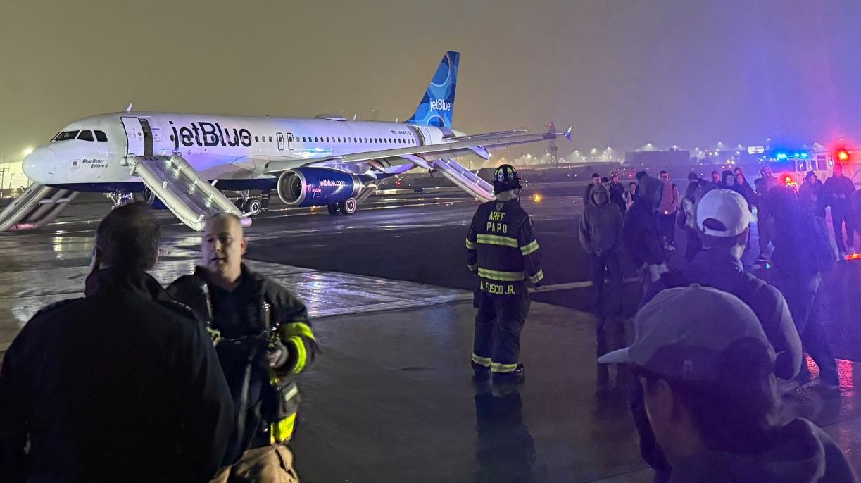 JetBlue :  atterrissage d’urgence destination Palm Beach en raison d’une grave panne moteur et de fumée dans le cockpit.