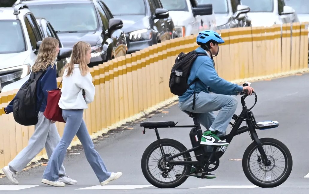 Voici pourquoi la loi de Floride limitant la vitesse des vélos électriques à 10 mph est tout à fait logique et Québec devrait faire de même.