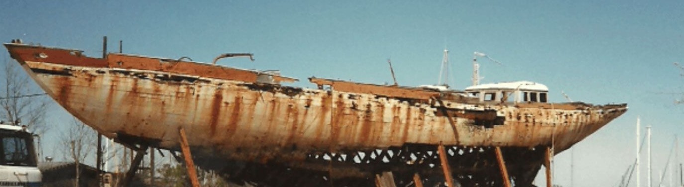 Le fameux yacht d'Adolf Hitler gît laissé à l’abandon au large des côtes de cette ville de Floride. Le fameux yacht d'Adolf Hitler gît laissé à l’abandon au large des côtes de cette ville de Floride.