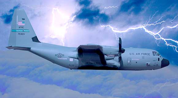 Les chasseurs d’ouragans : l’équipage de l’appareil hercule WC-130,