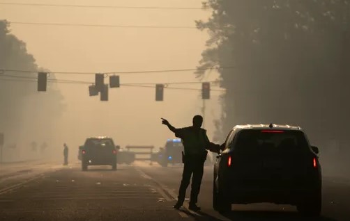 Un incendie de forêt ravage le Sud-Est de la Floride montant de Miami à Broward en Floride