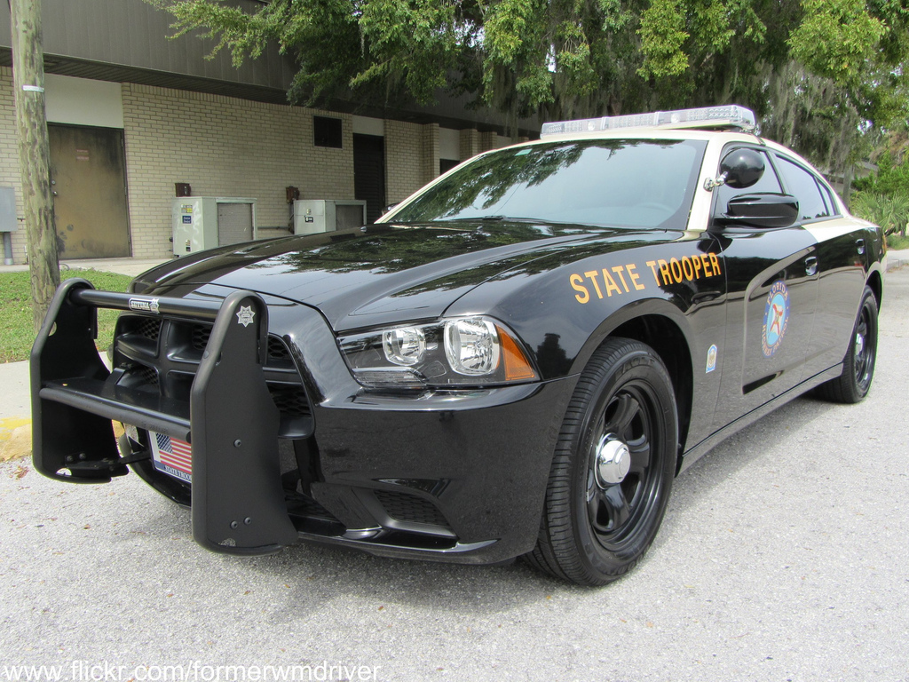 Attention ! conducteurs en folie ! La nouvelle loi sur la vitesse en Floride entraînera plus qu’une simple amende à une peine d'emprisonnement pour que les fous des bolides s’en souviennent ! Attention ! conducteurs en folie ! La nouvelle loi sur la vitesse en Floride entraînera plus qu’une simple amende à une peine d'emprisonnement pour que les fous des bolides s’en souviennent !