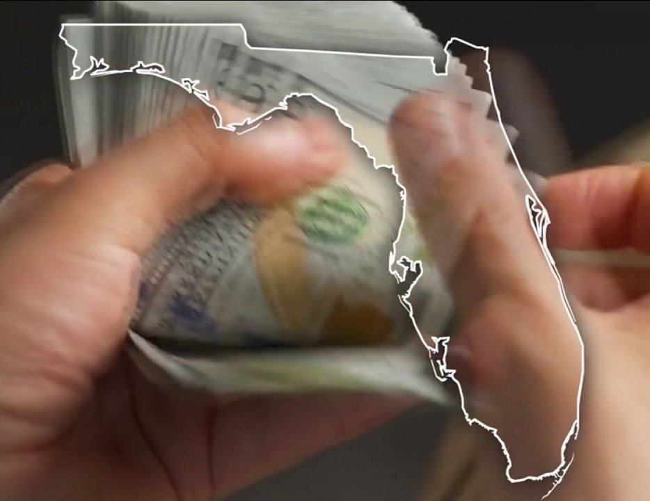 Selon vous combien en salaire vous devez gagner en Floride pour faire face à toutes vos obligations annuelles : 40-50 ou $60 000 par année ou plus ? Voici le montant.