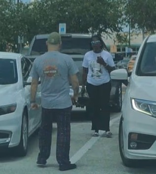 La loi cowboy de Floride: La femme qui a abattu à bout portant un homme en plein coeur lors d’une simple dispute au sujet d’une place chez Walmart à Pompano ne fera pas l’objet de poursuites.