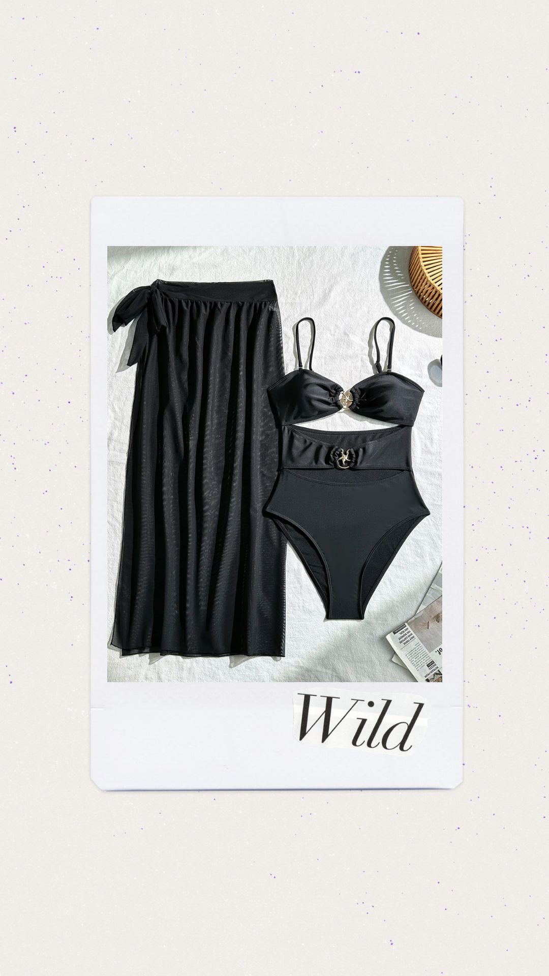 Una pieza con salida de baño color negro con detalle de estrellas