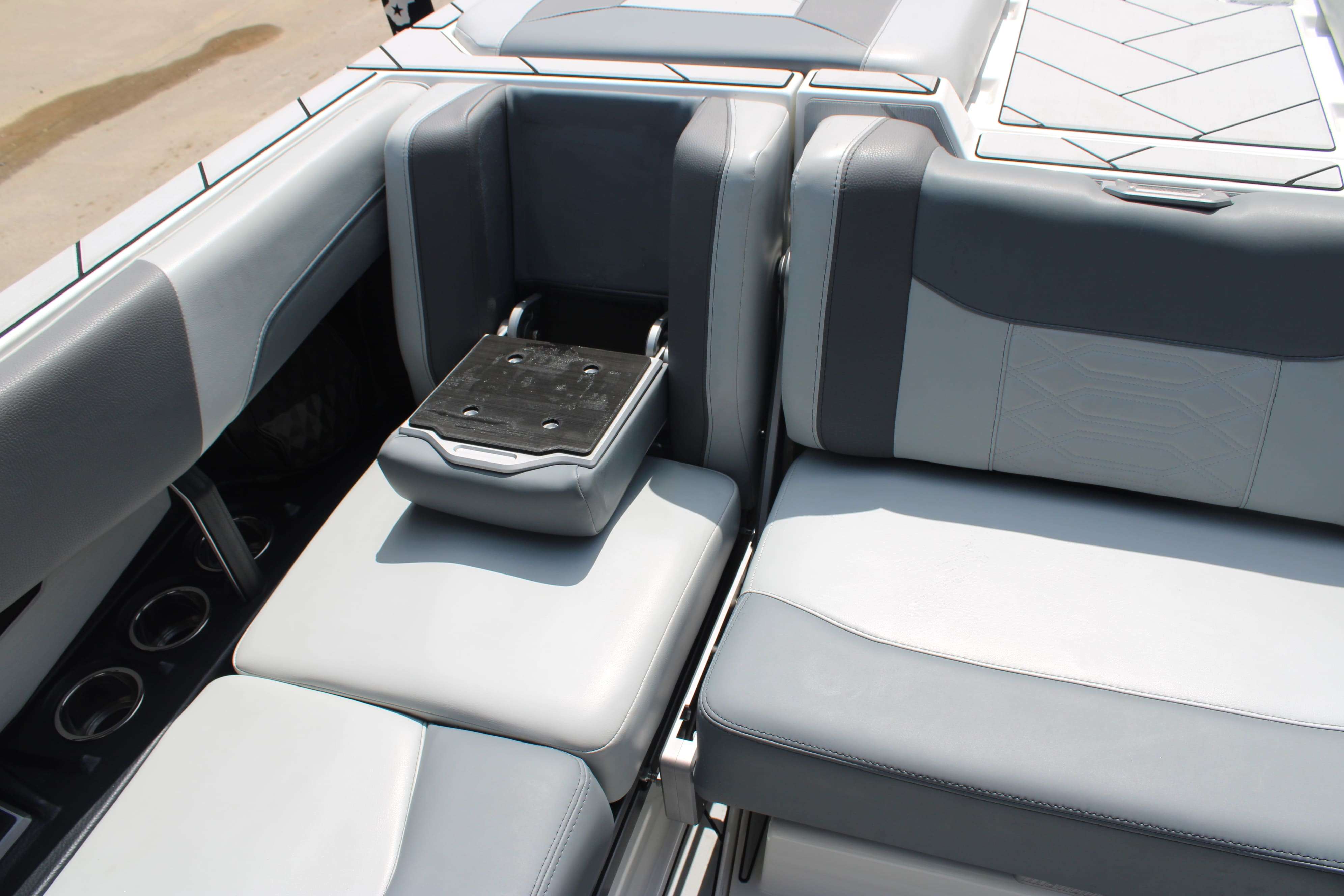 2022 Malibu Boats Wakesetter 25 LSV-17