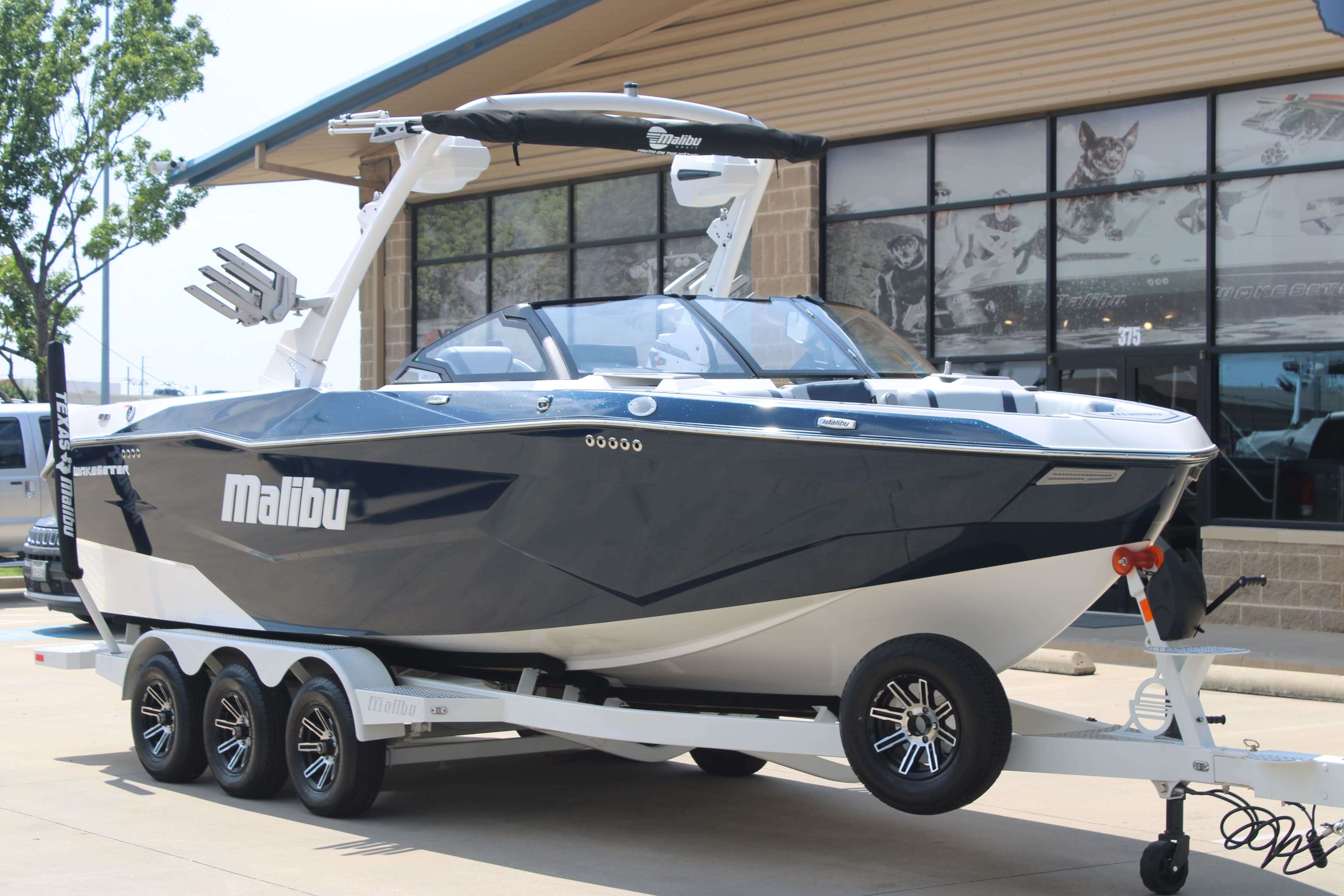 2025 Malibu Boats Wakesetter 25 LSV-2