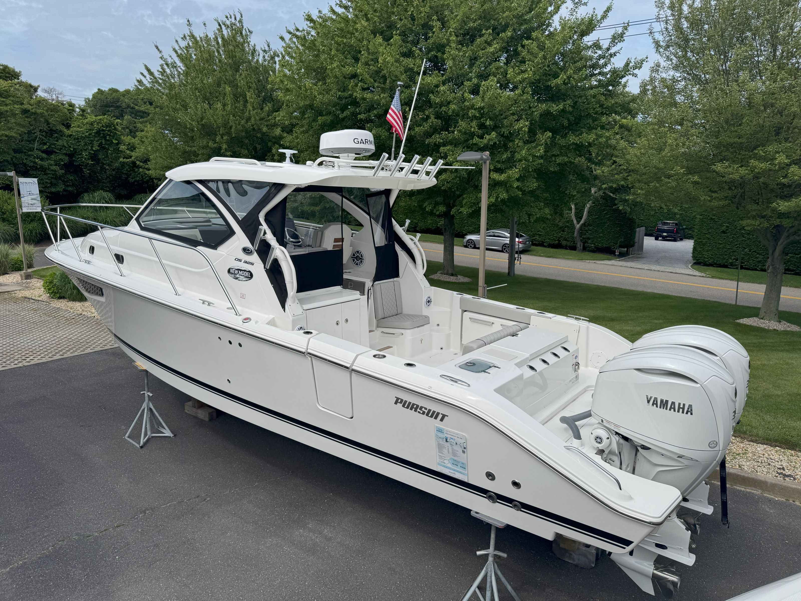 2025 Pursuit OS 3250