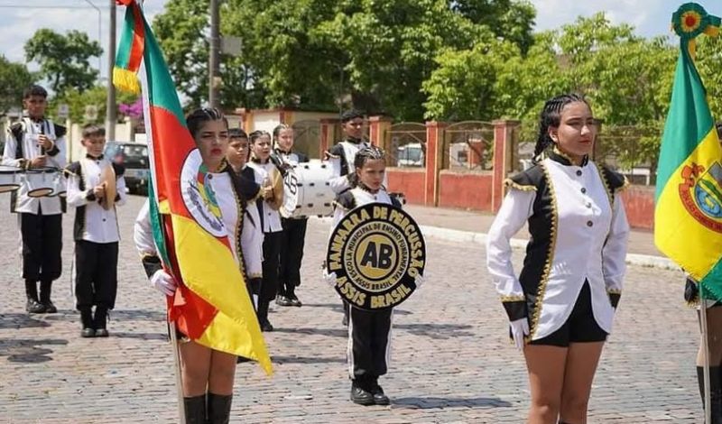 Foto de capa da notícia: FANFARRA ASSIS BRASIL É BI-CAMPEÃ EM BAGÉ