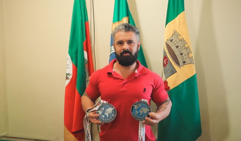 Foto de capa da notícia: Gabrielense é recordista mundial de powerlifting