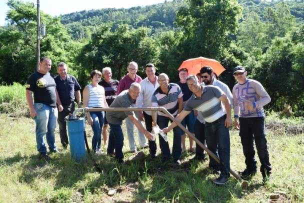 Foto de capa da notícia: Prefeito e vice inauguraram poço e rede de água no Stille Eck