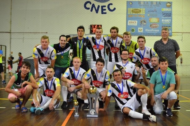 Foto de capa da notícia: Pinturas Carvalho é campeão da Divisão de Acesso de Futsal
