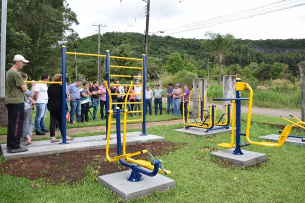 Foto de capa da notícia: Prefeitura promove melhorias na comunidade de Treze Colônias
