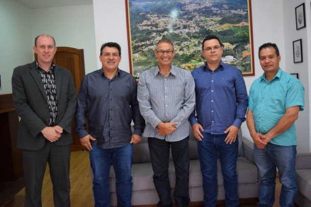 Foto de capa da notícia: Poder Público recebe Federação Gaúcha de Voo Livre para falar sobre Ninho das Águias