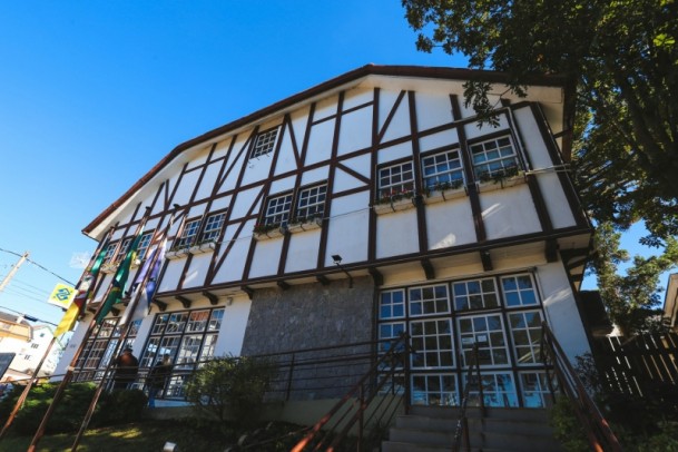 Foto de capa da notícia: Órgãos Públicos Municipais terão expediente normal no dia 31 de outubro