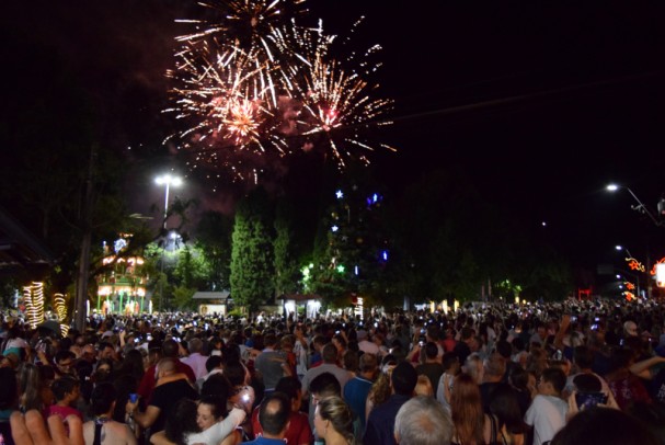 Foto de capa da notícia: Nova Petrópolis recebe 2019 com música e show de fogos