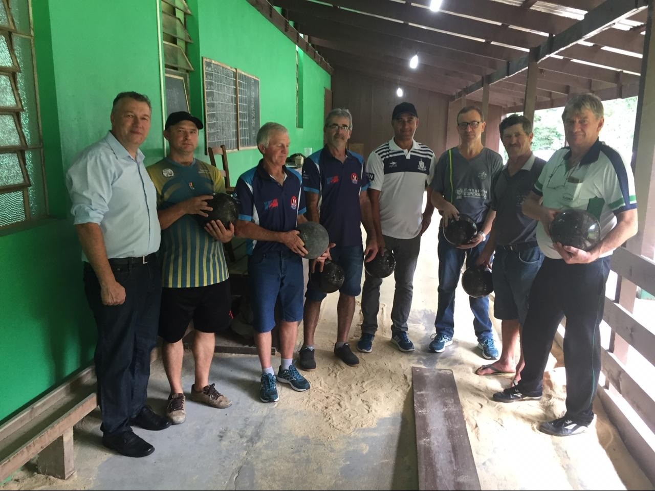 Foto de capa da notícia: Nova Petrópolis dá início ao 20º Campeonato da Amizade de Bolão de Terra
