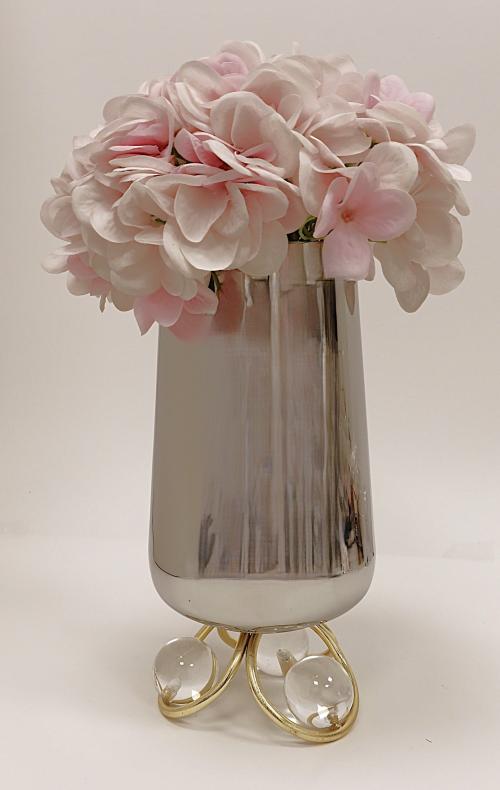 Classic Touch Vase