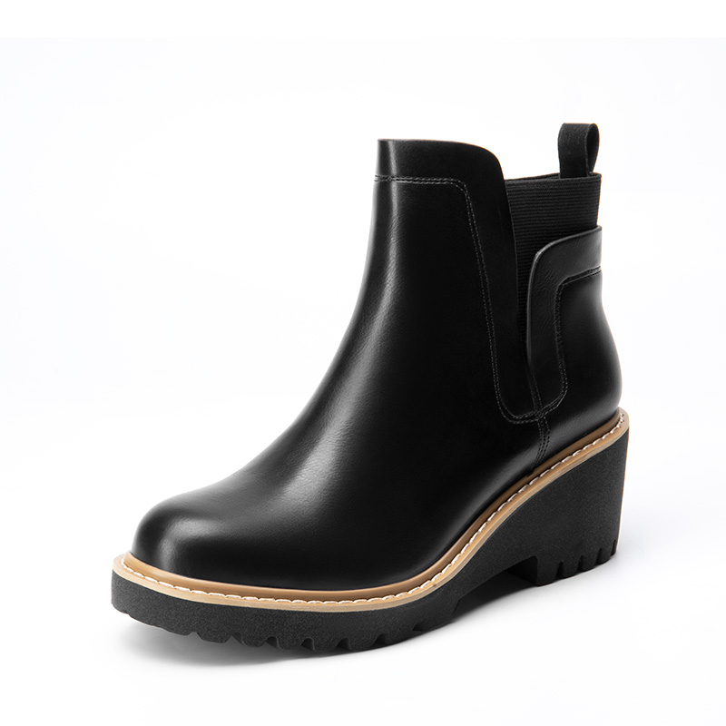 DREAM PAIRS  Lug Outsole Pull On Chelsea Boots — view 1
