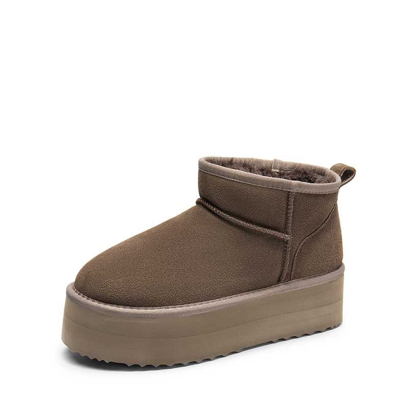 DREAM PAIRS Women   s Wide Toe Platform Mini Snow Boots