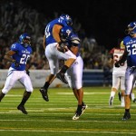 Salle comble, 10 sacs du quart et gain décisif de 48-10 pour les Carabins