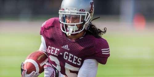 Queen's University Gaels and University of Ottawa Gee-Gees during OUA football action at Gee-Gees Field in Ottawa, Ontario, Canada, 6 September, 2015. Photo by Richard A. Whittaker. (http://richardawhittaker.ca) [5C7A2146.CR2]
