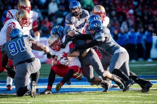 Carabins defence stops Rouge et Or threat (Photo credit: James Hajjar)