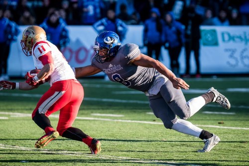 Jonathan Boissonneault-Glaou slows the momentum Rouge et Or (Photo credit: James Hajjar)