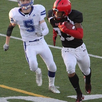 Alex Gayle (#33) running with the ball. Courtesy of HUDL.