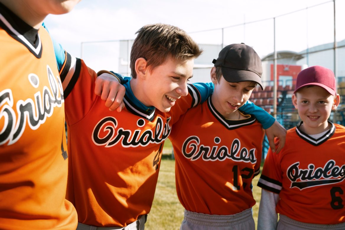 Image showing a team in jerseys. Graphic showing the world series as a Chati Virtual Event. Chati supports virtual events for Sports