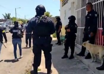 Hombre encañona a un policía en Chetumal