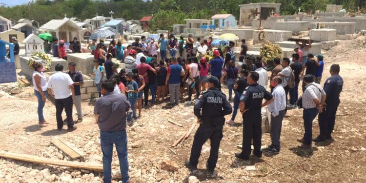 Despiden a niño que falleció aplastado por reja en Felipe Carrillo Puerto￼