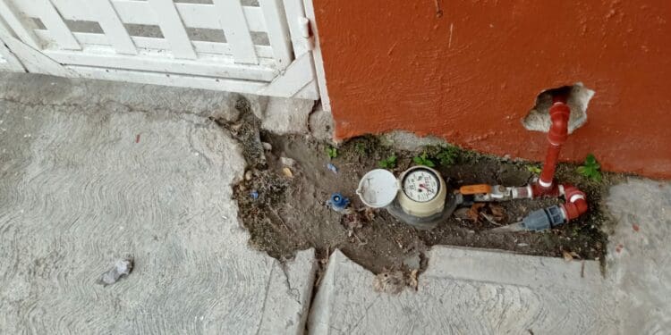Denuncian mal servicio de agua potable en la colonia Jardines de Chetumal