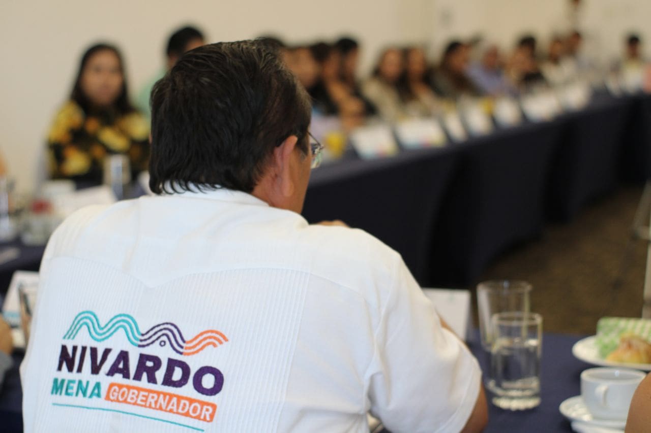 Hay que tener valor para romper esquemas dice Nivardo Mena a empresarios