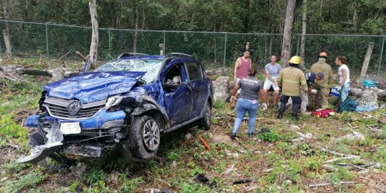 Choque en la carretera Tulum-Cobá deja cuatro lesionados