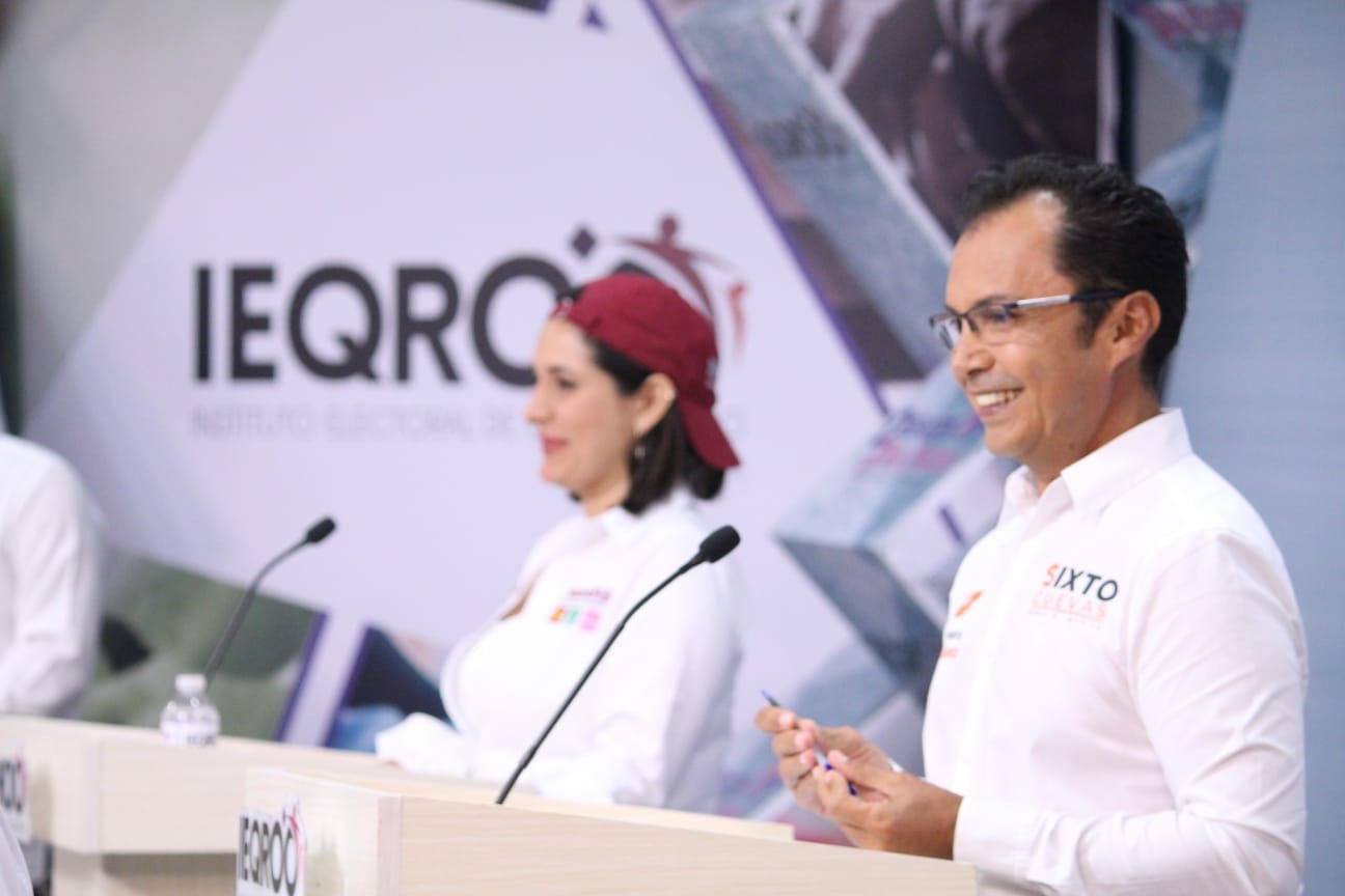 Contundente Sixto Cuevas en el debate del Distrito 10