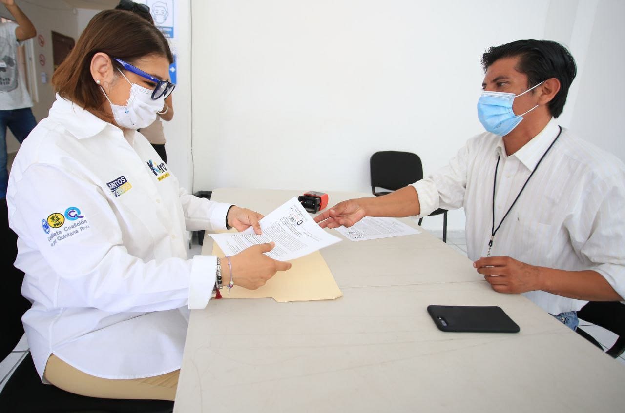 Kira Iris, presenta su inscripción en el Ieqroo para próximo debate