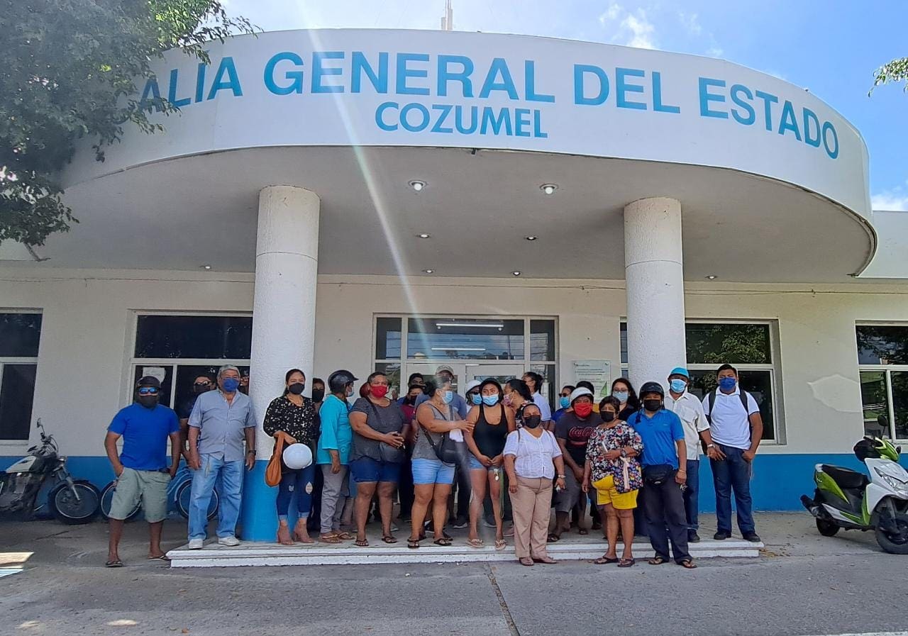 Mototaxistas de Cozumel interponen denuncia por manta con amenazas