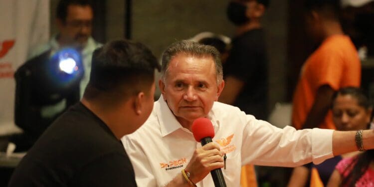 Se compromete el Dr. Pech con jóvenes quintanarroenses y les pide participar más en política