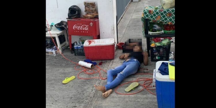Balean a dueños de puesto de tacos y tortas en Tulum; se presume ”cobro de piso”￼