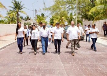 Las acciones sociales y la obra pública contribuyen a disminuir la desigualdad para que la gente viva mejor: Carlos Joaquín