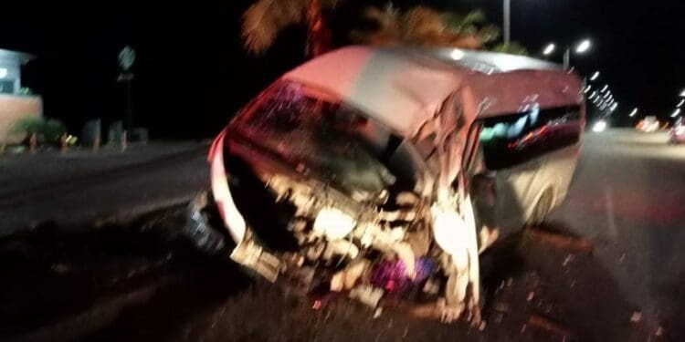 Choca automovilista contra palmera en el bulevar Colosio de Cancún￼