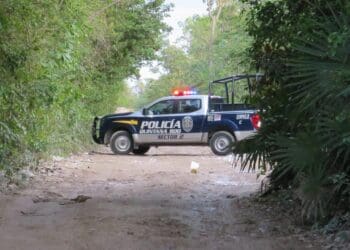 Hallan los cuerpos de dos personas cerca del libramiento Cancún-Mérida