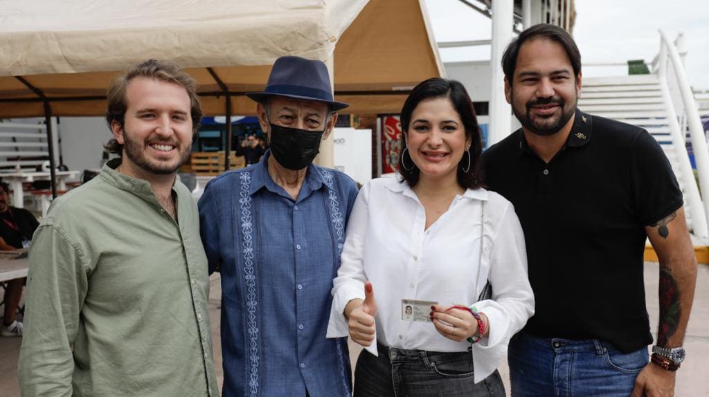 Estefanía Mercado ejerce su derecho a votar