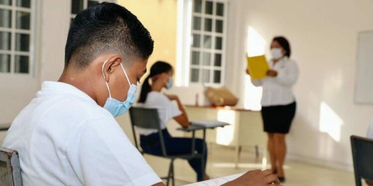 Adelantarán cierre 20% de las escuelas públicas en el estado, por contagios de Covid-19