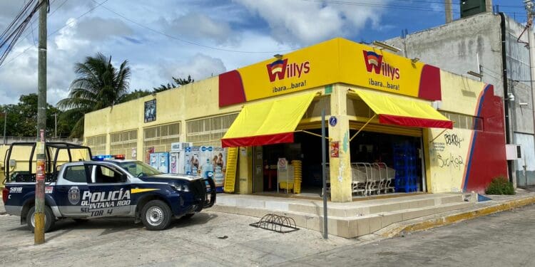 Asaltante golpea a cajera en un ‘Súper Willys’, en la Región 103 de Cancún