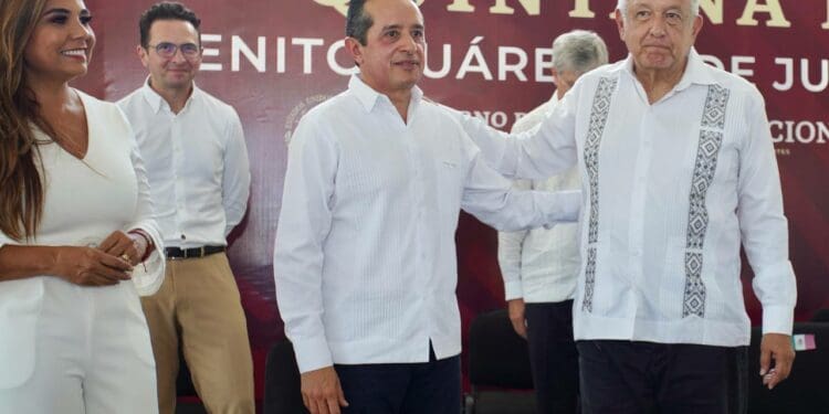 Asiste Carlos Joaquín al banderazo de inicio de obras en Cancún por el presidente Andrés Manuel López Obrador